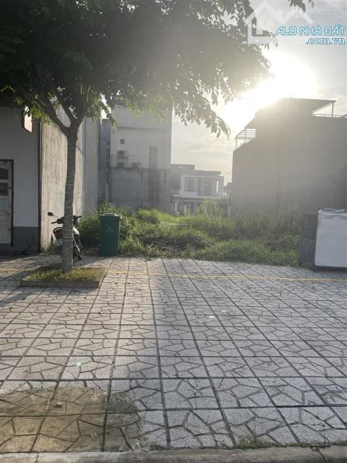 KẸT TIỀN CHO CON ĐI HỌC - BÁN GẤP LÔ 125M2, NGAY TRỤC DT769, ĐỐI DIỆN CHỢ LỘC AN, GIÁ 2 TỶ - 1