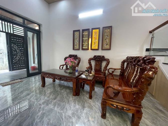 Bán nhà 3 tầng Full nội thất đường Cù Chính Lan, tặng kèm 1 nhà 3 tầng. Giá 5,4 tỷ - 1