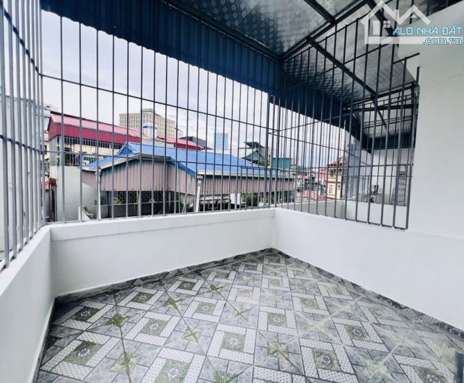 Siêu hiếm nhà phố Hào Nam, 10m ra ô tô tránh, dt 23m2 x 4 tầng. Mặt tiền 3.2m. Nhà đẹp ở n - 1