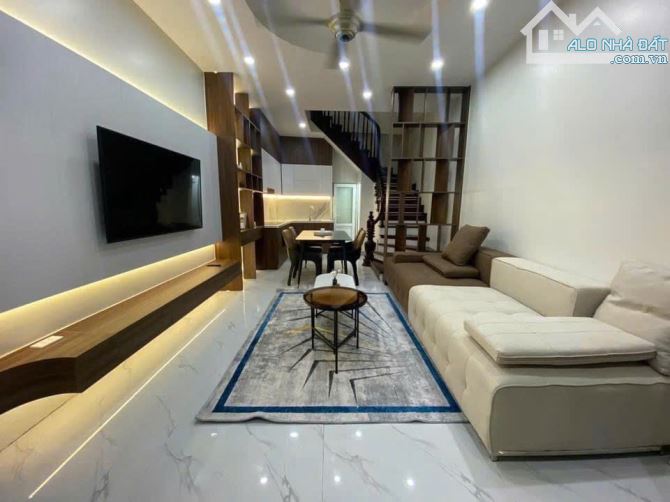 Chính chủ nhờ bán nhà Nguyễn Trãi, nhà 5 tầng thang máy hiện đại, Ô tô vào nhà, Ngõ rộng - 1
