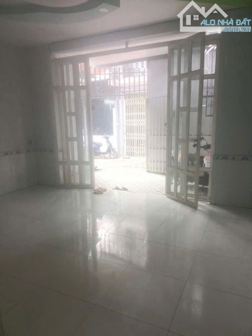 22. Nhà 4,5 triệu 2 phòng ngủ sau lưng BV đa khoa Trung Ương - 1