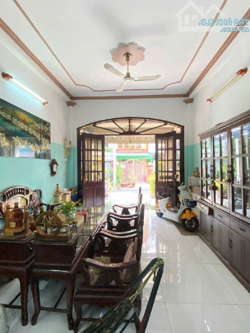Nhà đẹp 4 tầng MT Bùi Hữu Diện, DT 90m2, Giá nhỉn 9 tỷ, nằm trong KDC Tên Lửa giáp Q6 - 1