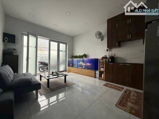 BÁN NHÀ CẤP 4 (DT: 65M2) SỔ RIÊNG THỔ CƯ 100% ĐƯỜNG OTO P. BỬU HOÀ. GIÁ CHỈ 2,05 TỶ - 1