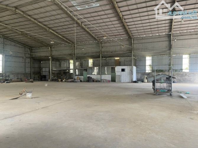 ♦️B.án xưởng Hố Nai gần đường Hoàng Văn Bổn.Gần Ql1A.  ▪️Dt : gần 1800m2 ( diện tích xưởng - 1