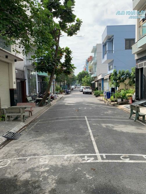 Bán nhà C4 nát, 2 mặt hẻm 8m Hương Lộ 80B, DT 6x14m Giá 4,7 tỷ TL: - 1