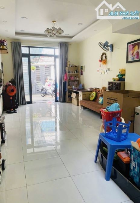 💥NGAY KHU 38HA DUƠNG THỊ GIANG - 3 TẦNG KIÊN CỐ - DT 4M X 30M - HẺM Ô TÔ  THÔNG - 1
