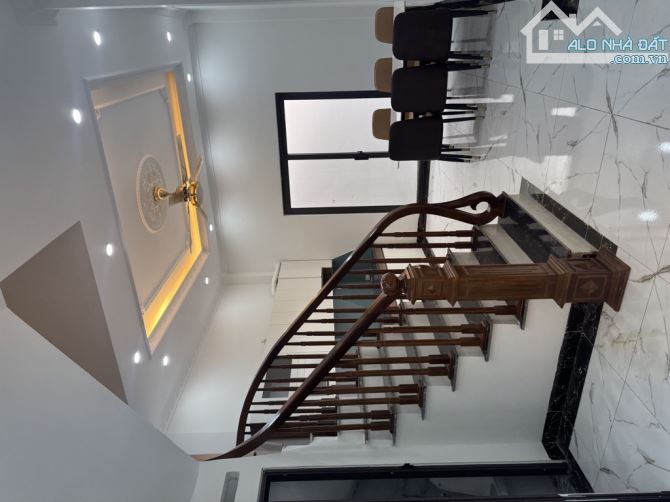 bán căn nhà Ngã Ba Lạc Thị Ngọc Hồi 61m-5 tầng, ô chờ thang máy chỉ == hơn 6 đồng - 1
