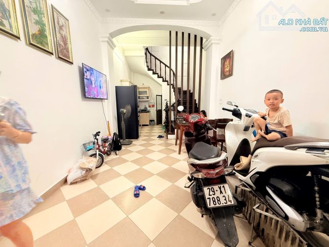 Mặt ngõ thông kinh doanh Đội Cấn, 38m, 5 tầng, giá 13 tỷ - 1