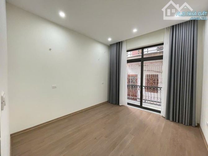bán nhà phố nguyễn sơn - phân lô - 2 mặt tiền - Nhà đepj - 43m2 - 5 tầng - giá : 11.45 tỷ - 1
