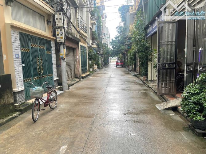Bán nhà 62m2 x 3 tầng, ngay trung đoàn 17 Ngũ Hiệp, ô tô tránh, sát đường ql1A - 1
