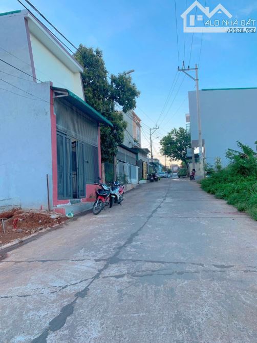 ĐẤT ĐẸP GOC 2 MẶT TIỀN ĐƯỜNG ĐINH CÔNG TRÁNG - Loctran - 1