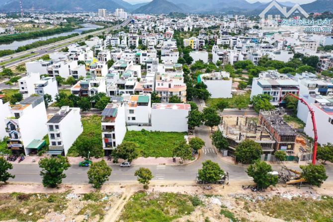 Bán lô đất Đường Số 8 rộng 20m đối diện Trung Tâm Thương Mại - 1