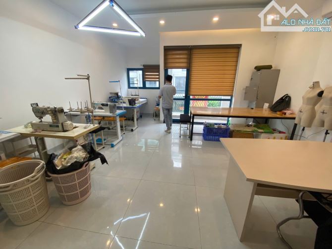 Cho thuê biệt thự sang trọng rộng thoáng KĐT TP Giao Lưu. DT 200m XD 150m x 5t mt 12m 55tr - 1