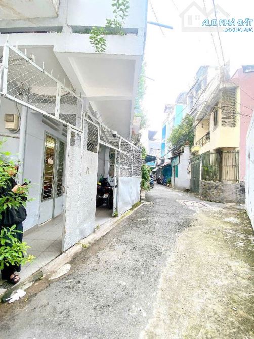 Bước ra sân bay 5 phút–Bán nhà hẻm xe hơi Tân Bình 4,3x13m giá  6,2 tỷ - 1