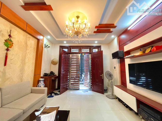 BÁN NHÀ ĐƯỜNG  CẦU GIẤY HÀ NỘI– NHÀ ĐẸP NGÕ RỘNG GẦN PHỐ VỬA Ở/KD - DT 40M/5T/GIÁ 9 TỶ - 1
