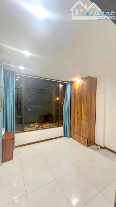 Bán nhà Xuân Thuỷ,Cầu Giấy - 45m2 - vị trí VIP,gần oto - full nội thất - giá tốt : 10,4 tỷ - 1