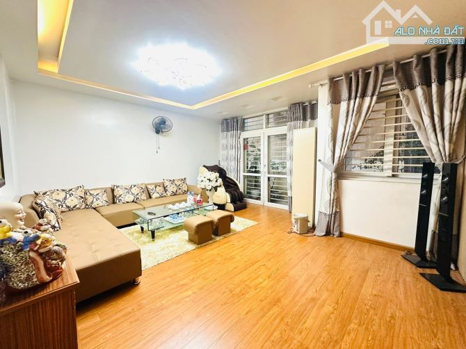 Bán nhà phân lô Lạc Trung,80m x 6 tầng giá 24 tỷ,gara ô tô,dân trí cao,nhà đẹp ở ngay - 1
