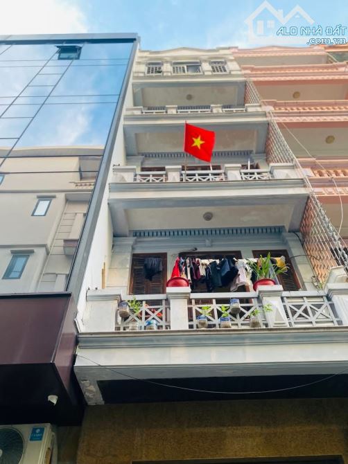 NHỈNH 30 TỶ NHÀ HOÀNG QUỐC VIỆT, CẦU GIẤY PHÂN LÔ, Ô TÔ, DIỆN TÍCH 64M, 5 TẦNG, MT 4M - 1