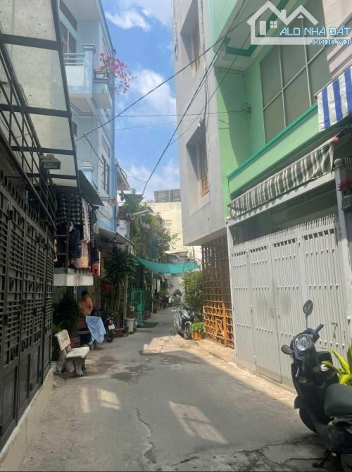 cần bán gấp nhà 1 trệt 2 lầu, 5 phòng ngủ, hẻm 73 nguyễn trãi, giá bán chỉ - 1
