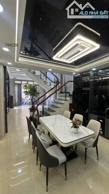 Bán nhà hẻm xe hơi Huỳnh Thị Hai, Q.12 - 5 tầng– 55M2 – Nhỉnh 6 tỷ - 1