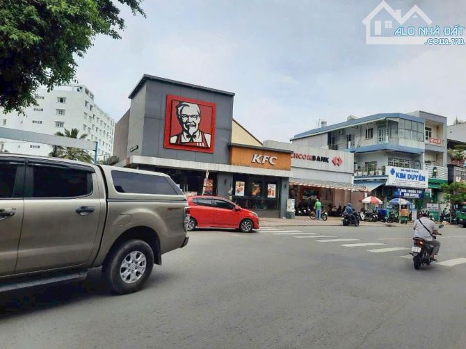 Bán nhà 3 tầng, sân vườn, H. Đông Nam. DT 15x20 CN 280m2 đường Trần Não, An Khánh, Q2. Giá - 1