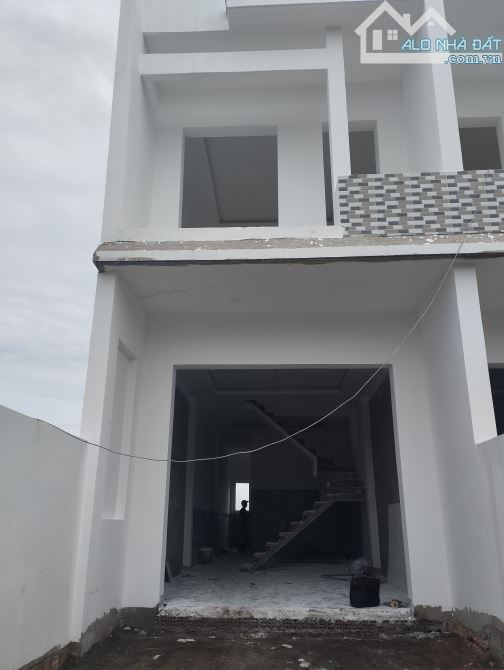 Bán nhà trệt lầu ngay trục 16 Thạnh Phú: sổ riêng,thổ cư giá 2.4 tỷ - 1