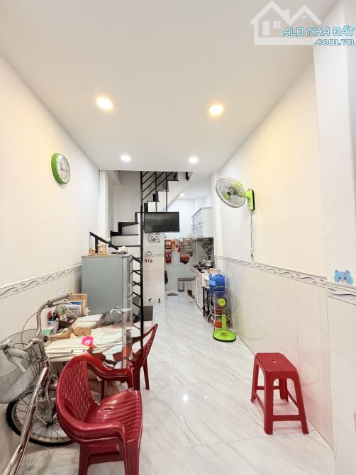 Hẻm 72 Huỳnh Văn Bánh, Phú Nhuận, 2 tầng, 2 WC, 1 phòng ngủ, chỉ nhỉnh 2 tỷ - 1