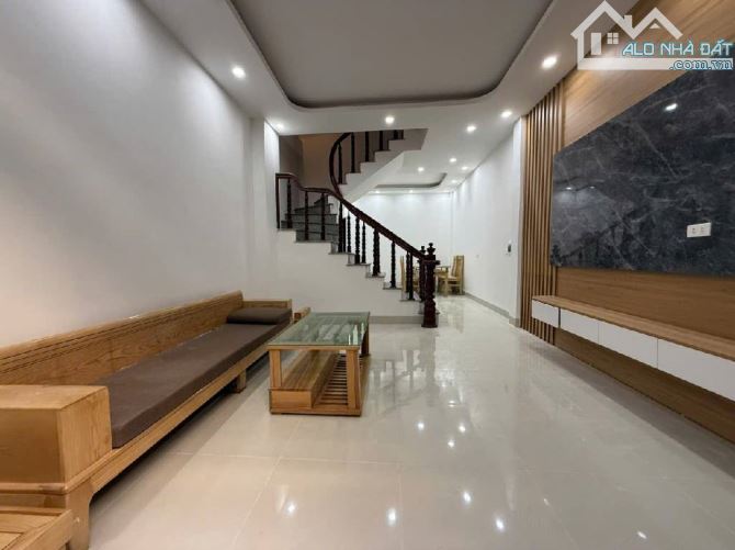 BÁN NHÀ GỐC ĐỀ - HOÀNG MAI-36M-4 TẦNG - 7.5 TỶ - CÁCH 30M RA Ô TÔ - 1