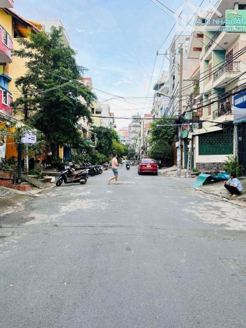 Sau Pearl Plaza xe hơi ngủ nhà! Bán nhà (4x11m) sẵn kết cấu - 4PN5WC. Gía 11tỷ - 1