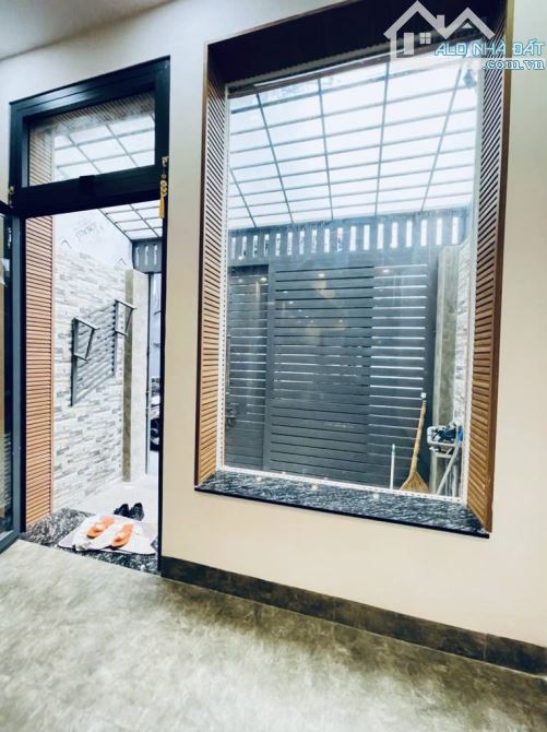 Nhà hẻm 1 sẹc, 53m2, đúc 3 tầng, cực đẹp, P Khánh hội, nhỉnh 5 tỉ - 1