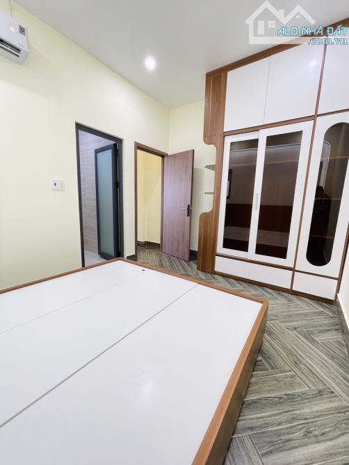 Bán nhà ngã tư ga, Hà huy Giáp 73m2, 3 PN, tặng nội thất, giá rẻ - 1
