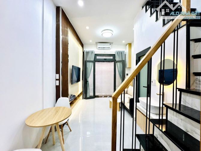 CHỈ 4.65 TỶ CÓ NHÀ TRẦN HƯNG ĐẠO QUẬN 1-CHỈ VÀI BƯỚC TỚI HXT-NHÀ MỚI ĐẸP Ở NGAY - 1