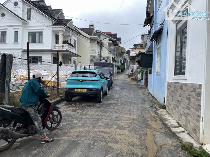 Hiếm! Nhà 1 trệt 2 lầu, ngang 6,8m vuông vắn – Phan Chu Trinh, Đà Lạt - 1