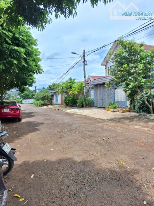 BÁN ĐẤT MẶT TIỀN XUÂN THỦY – VỊ TRÍ VÀNG ĐỐI DIỆN CHỢ & TRƯỜNG HỌC - BMT 3Tỷ250 - 1