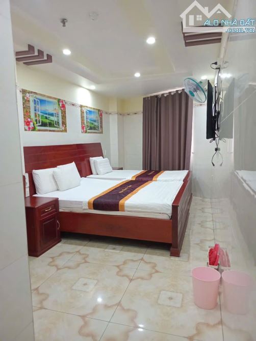 Bán nhà 22/3 Trương Hoàng Thanh, P12, Quận Tân Bình - 1