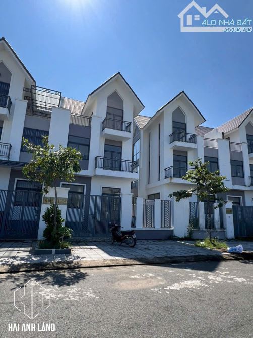 Bán hoặc cho thuê 2 căn nhà KDT Tây Bắc - 1