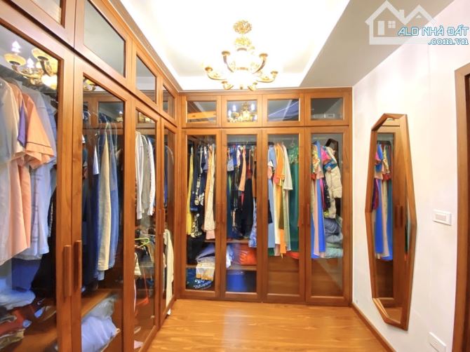 120 tỷ /246 m2/ 8.2 M tiền/ 7 tầng / Mặt Phố Hồng Hà