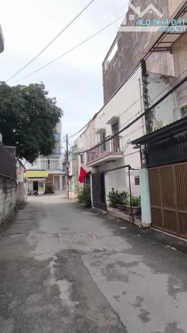 Bán nhà 2 tầng Gò Vấp- Hẻm đường 28, P.6-dt:8.3mx13m-14Ty-4 phòng ngủ-ô tô ngủ trong nhà - 1