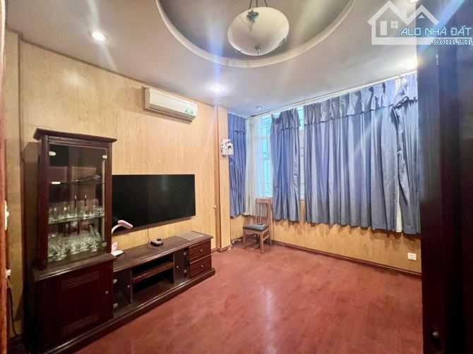 Cho thuê nhà ngõ 189 Thụy Khuê, phường Thuỵ Khuê, Tây Hồ. DT 40m x 4.5 tầng giá 12tr - 1