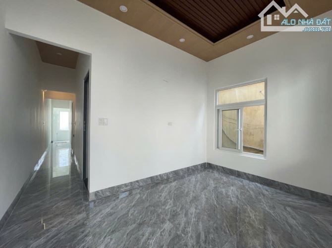 Bán nhà 3 tầng Full nội thất đường Cù Chính Lan, tặng kèm 1 nhà 3 tầng. Giá 5,4 tỷ - 12