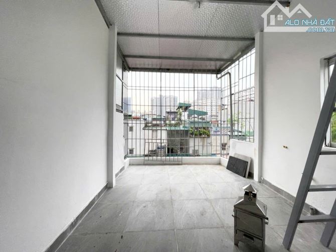 Minh Khai - Hai Bà Trưng - 200tr/m2 - Nhà Mới Ở Ngay - Gần Phố - Thông Tứ Phía - 12