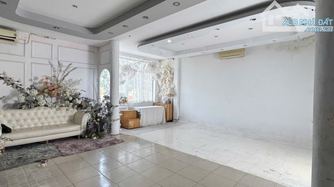 SANG NHƯỢNG TIỆM ÁO CƯỚI FULL SETUP – TRUNG TÂM BIÊN HÒA 📍 Mặt tiền Nguyễn Ái Quố - 12