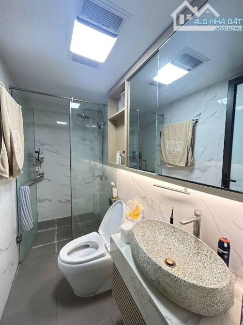 Bán nhà Nguyễn Lương Bằng. Nhà 8 ngủ - ngõ thông - ba gác phi - gần Ô tô - 13