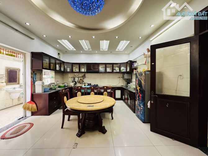 🏡 BIỆT THỰ HIM LAM TRUNG SƠN – SÁT QUẬN 7 🏡 250m² (12.5 x 20m) – 1 hầm, 3 tầng, 10PN - 13