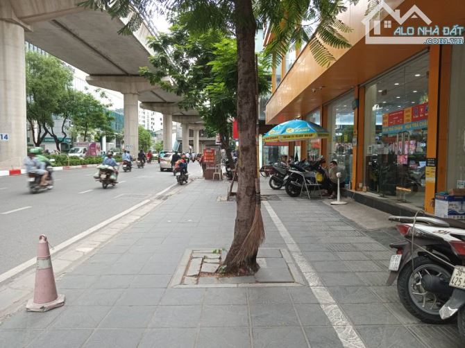 Bán nhà mặt phố Cầu Giấy - DT 462m2 - Mặt tiền 21m - Giá 253 tỷ - KD Cực Đỉnh. - 1