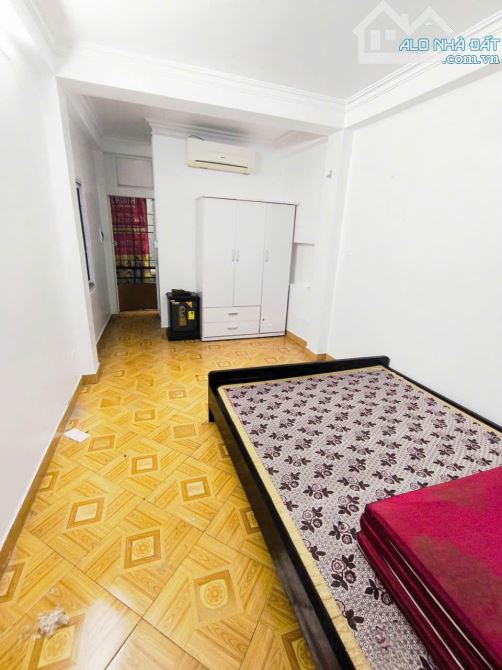 Cho thuê nhà nguyên căn 139 phố Tân Mai, P. Tân Mai, Q. Hoàng Mai. DT 30m x 5 tầng, giá - 2