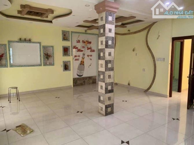 QUÁ RẺ - NHỈNH 16 TỶ - 111M2 - NGANG 8 DÀI 16 - 4TẦNG - HẺM XE TẢI THÔNG - LẠC LONG QUÂN - 2
