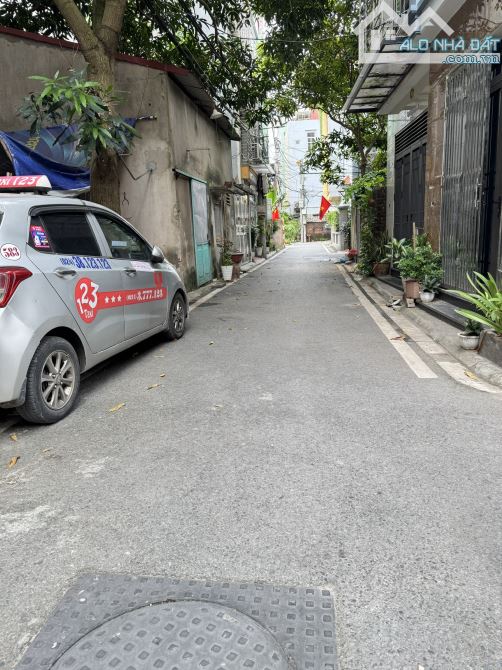 Lô đất đẹp Lý Sơn – Long Biên, diện tích 42m², ô tô 7 chỗ vào tận nơi . chỉ hơn 100tr/1 - 2