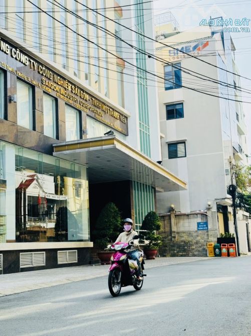 KHU TRUNG TÂM HÀNH CHÍNH P12Q4  SÁT ĐƯỜNG XE HƠI CHẠY CÁCH 1 BƯỚC CHỈ CÒN 1 CĂN DUY NHỨT - 2