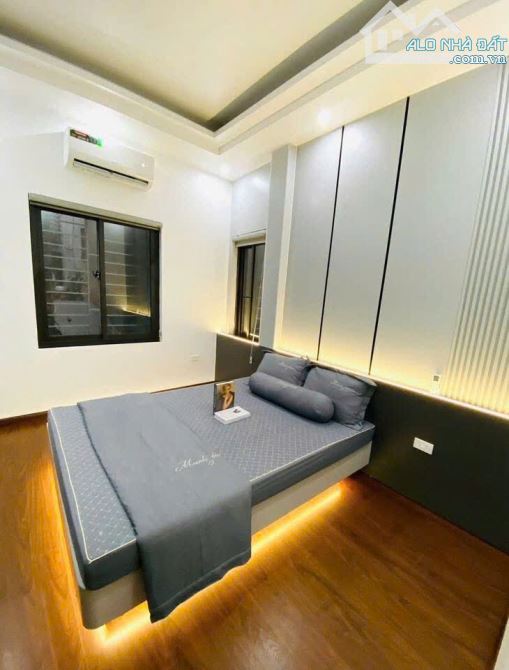 Nhỉnh 5 tỷ có nhà đường Láng ngõ to 90m ra mặt phố 4 tầng 25m2 mới tinh đủ nội thất ở luôn - 2